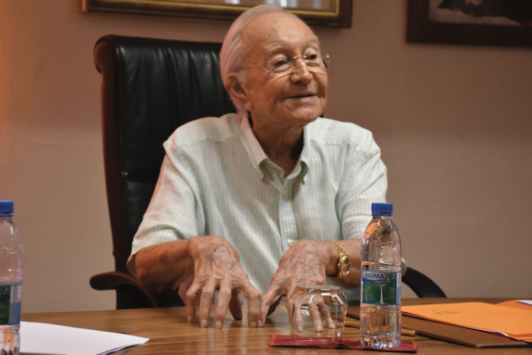 Déclarations de patrimoine : Flosse à la barre, élus à la bourre Déclarations de patrimoine : Flosse à la barre, élus à la bourre