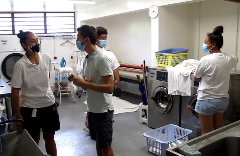 Le travail du traitement du linge au sein de la buanderie est difficile, comme l'ont récemment découvert les élèves. Le travail du traitement du linge au sein de la buanderie est difficile, comme l'ont récemment découvert les élèves.