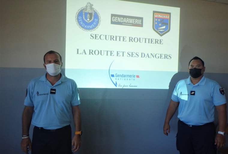 Pendant 5 jours, Franck Eymenier et Raiarii Chin Meun ont rencontré 40 classes de collégiens et lycéens de Bora Bora. Pendant 5 jours, Franck Eymenier et Raiarii Chin Meun ont rencontré 40 classes de collégiens et lycéens de Bora Bora.