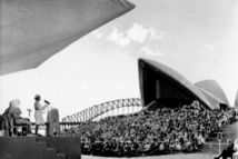 L’inauguration de l’Opéra de Sydney, le 20 octobre 1973, par la Reine Elizabeth II d’Angleterre.