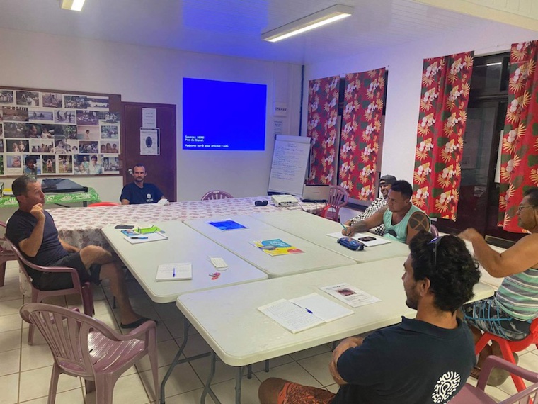 Mangareva mène la chasse aux déchets perlicoles Mangareva mène la chasse aux déchets perlicoles