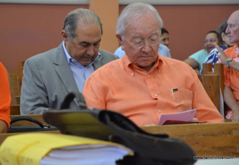 Gaston Flosse et Hubert Haddad, le 2 octobre 2012 à Papeete, lors du procès en correctionnelle de l'affaire OPT