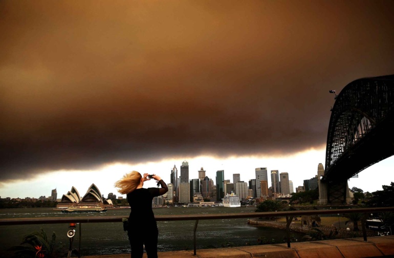 Australie: les pompiers progressent face aux feux, malgré des conditions extrêmes