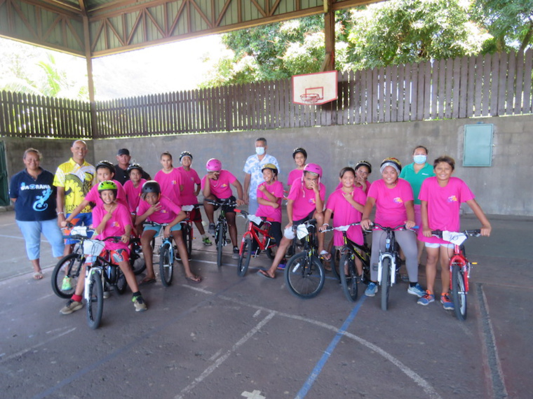 A l'école du vélo dans les communes de Moorea