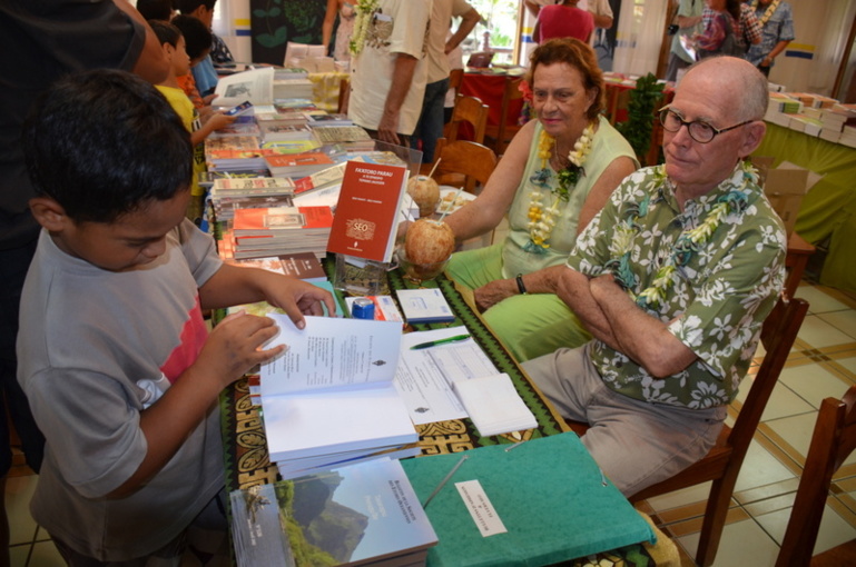 Les jeunes enfants ont particulièrement apprécié les illustrations, une manière pour les auteurs de les amener tout naturellement à la lecture.