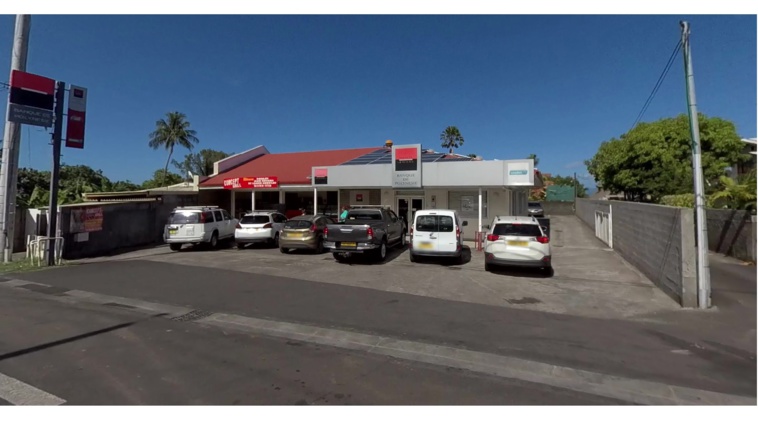 Le 25 mars 2020, à la mi-journée, le prévenu s'est présenté à cette agence. Le 25 mars 2020, à la mi-journée, le prévenu s'est présenté à cette agence.