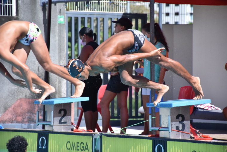 Keha Desbordes détient désormais les records de Polynésie sur le 50 mètres et le 100 mètres dos. Keha Desbordes détient désormais les records de Polynésie sur le 50 mètres et le 100 mètres dos.