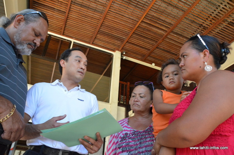 Une partie de la famille de Keala Raufea (Félix Bernardino, son oncle, Nigèle Bernardino, sa grand-mère, Rachel, sa maman et son petit frère Ryan), lundi 4 novembre 2013 au Tribunal administratif en compagnie de maître Arcus Usang.