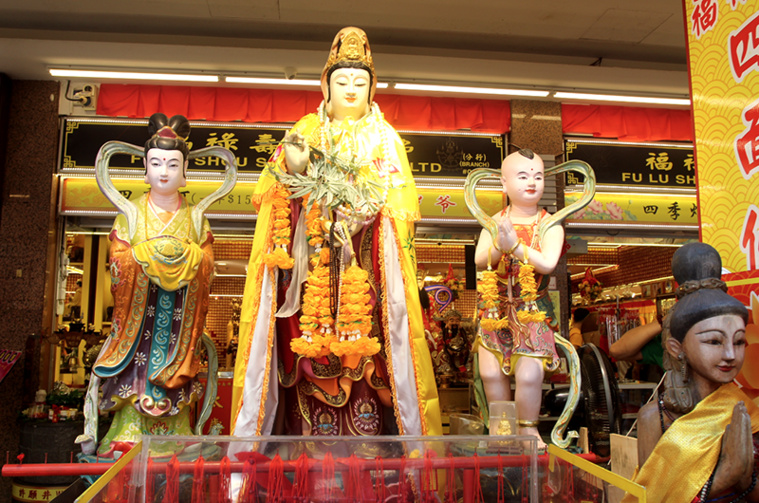 Pas besoin d’être croyant ou pratiquant pour être interpellé par ces divinités. Pas besoin d’être croyant ou pratiquant pour être interpellé par ces divinités.