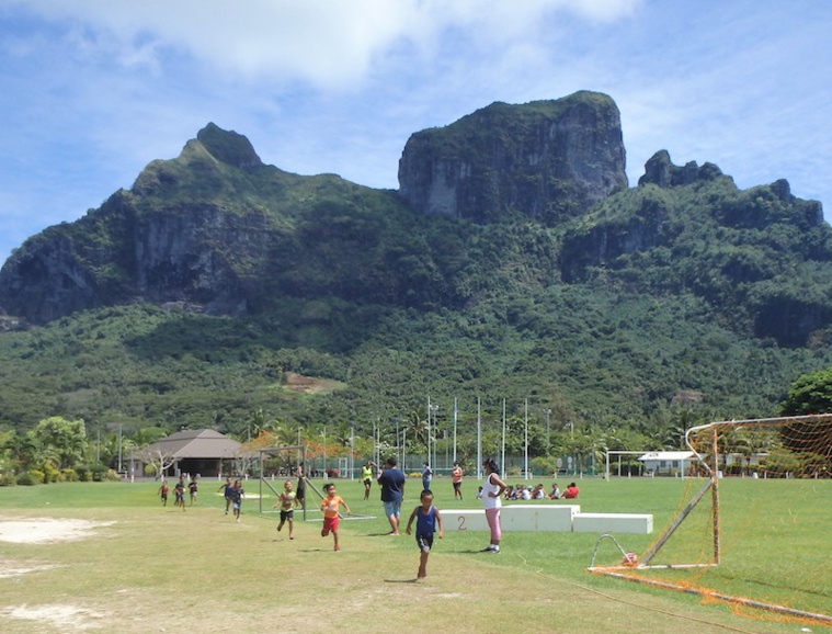 L'école de Faanui à Bora Bora organisait vendredi son cross au complexe sportif Teriimaeva Rua.