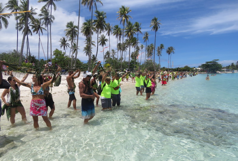 2 000 personnes unies pour protéger Moorea 2 000 personnes unies pour protéger Moorea