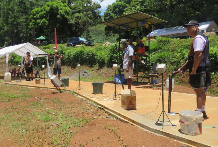 Gino Mourin survole le tournoi de ball-trap de Moorea Gino Mourin survole le tournoi de ball-trap de Moorea