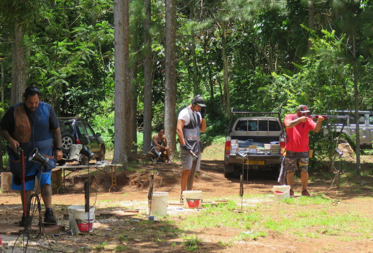 Gino Mourin survole le tournoi de ball-trap de Moorea Gino Mourin survole le tournoi de ball-trap de Moorea