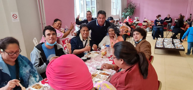 Des tāvana en visite au Rosier rouge Des tāvana en visite au Rosier rouge