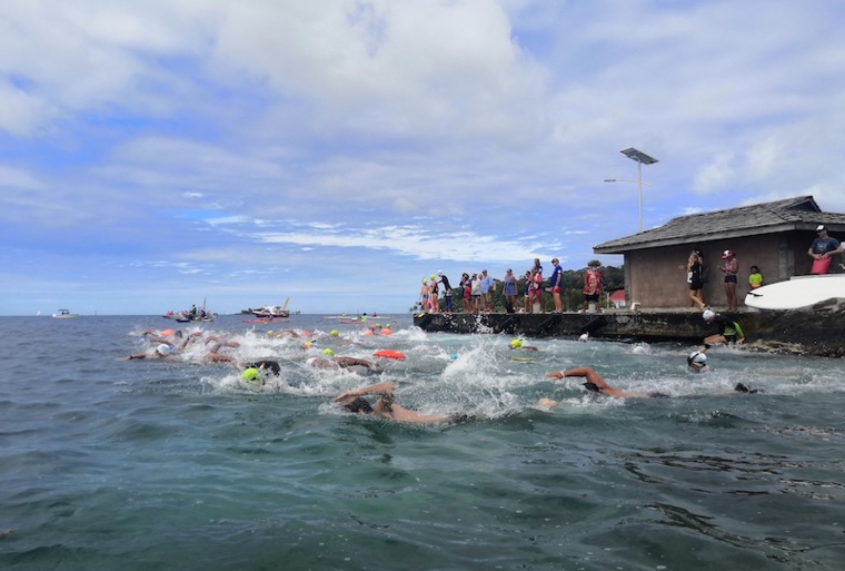 De Taha’a à Raiatea à la force des bras De Taha’a à Raiatea à la force des bras