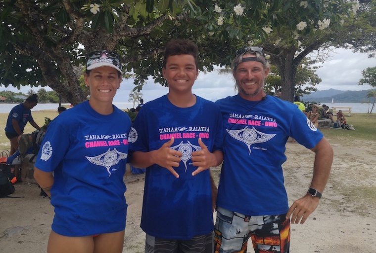 Le jeune Rohutu Teahui, ici entouré de ses coaches, a terminé 7e. Le jeune Rohutu Teahui, ici entouré de ses coaches, a terminé 7e.