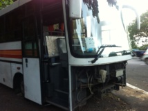 Un bus transportant des touristes en panne dans la montée du col du Taharaa