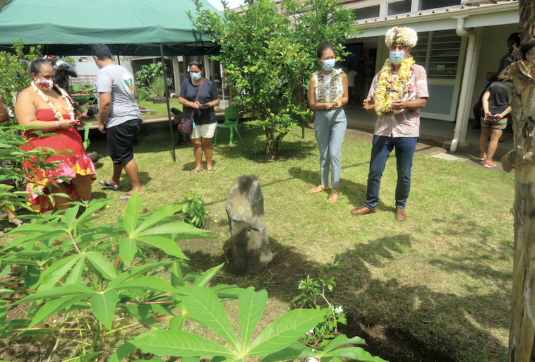 Covid : recueillement et message d'espoir à l'hôpital de Moorea Covid : recueillement et message d'espoir à l'hôpital de Moorea