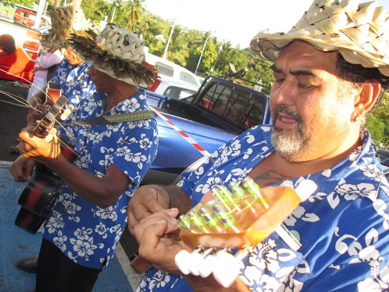 Des groupes folkloriques ont assuré l'animation dans les 3 magasins Carrefour, du 25 septembre au 3 novembre dernier. Des groupes folkloriques ont assuré l'animation dans les 3 magasins Carrefour, du 25 septembre au 3 novembre dernier.