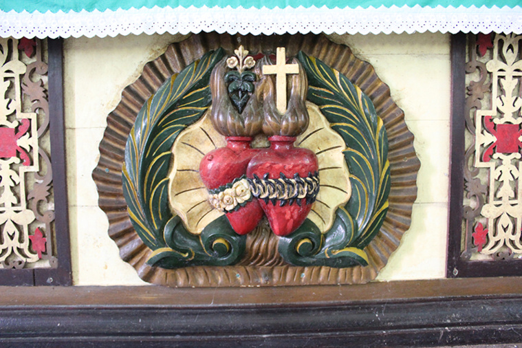 Le symbole de la congrégation des Sacrés Cœurs de Jésus et de Marie. Le symbole de la congrégation des Sacrés Cœurs de Jésus et de Marie.