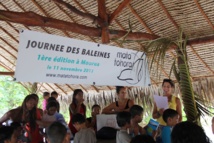 Des enfants défavorisés à la rencontre des baleines à moorea Des enfants défavorisés à la rencontre des baleines à moorea