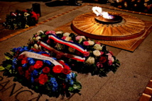 Ravivage der la flamme du soldat inconnu à l’Arc de Triomphe à Paris en présence des All Blacks