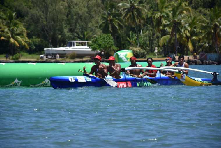 L'équipage du District Va'a de Moorea emmené notamment par Bruno Tauhiro. L'équipage du District Va'a de Moorea emmené notamment par Bruno Tauhiro.