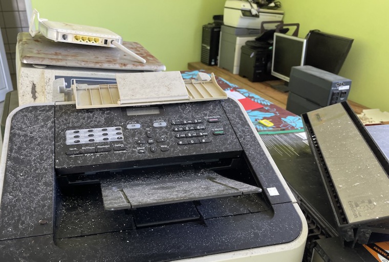 Hao se débarrasse des déchets électroniques Hao se débarrasse des déchets électroniques