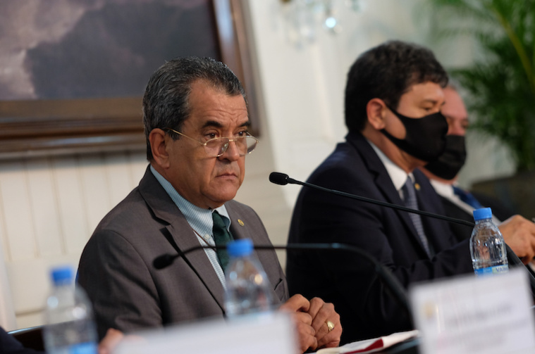 Édouard Fritch : “J'ai le sentiment d'un grand gâchis et d'une duperie” Édouard Fritch : “J'ai le sentiment d'un grand gâchis et d'une duperie”