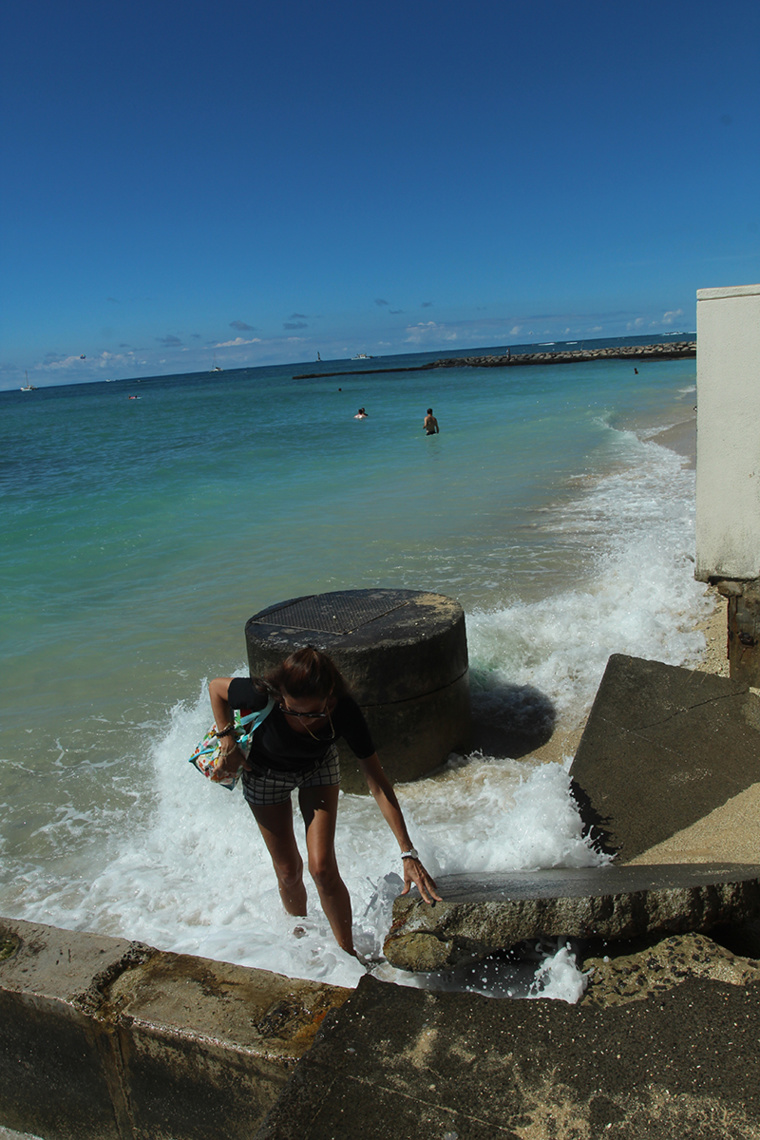 Pour parcourir la plage dans son intégralité, il faut une mer calme et bien tenir sur ses jambes car certains passages défoncés par la houle demandent des talents d’acrobate ! Pour parcourir la plage dans son intégralité, il faut une mer calme et bien tenir sur ses jambes car certains passages défoncés par la houle demandent des talents d’acrobate !