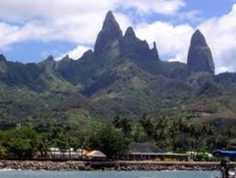 Ua Pou: Une jeune fille de 17 ans saute d'une voiture en marche pour éviter les avances de son cousin