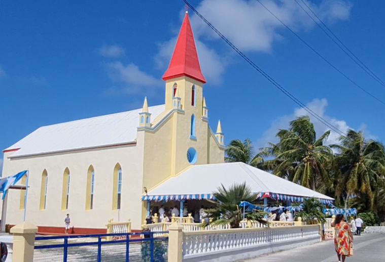 Les paroissiens ont dû attendre longtemps la réouverture de l'église après de longs mois de rénovation. Les paroissiens ont dû attendre longtemps la réouverture de l'église après de longs mois de rénovation.
