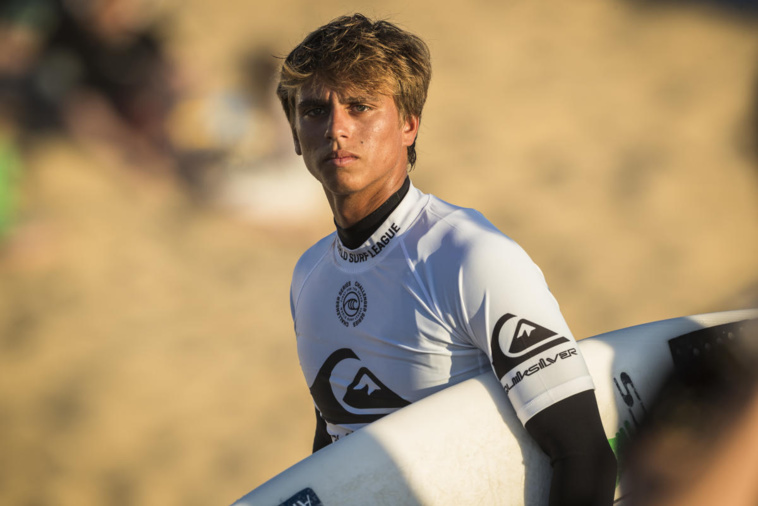 Kauli Vaast, 19 ans, devra encore patienter avant de rejoindre l'élite du surf mondial. (photo : WSL / DAMIEN POULLENOT)
