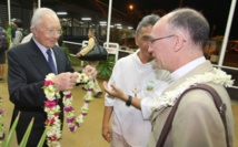 Le Président Gaston Flosse accueille l’ambassadeur du Saint Siège