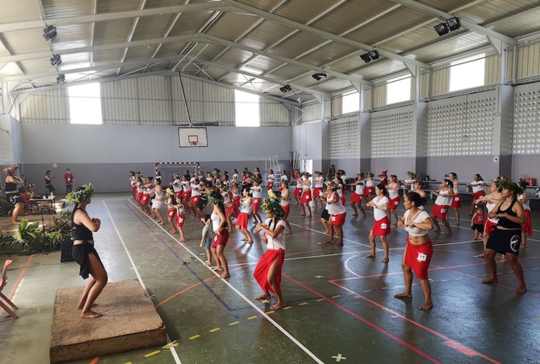Une centaine de danseuses ont participé samedi au 'ori tahiti marathon du lycée professionnel de Uturoa.