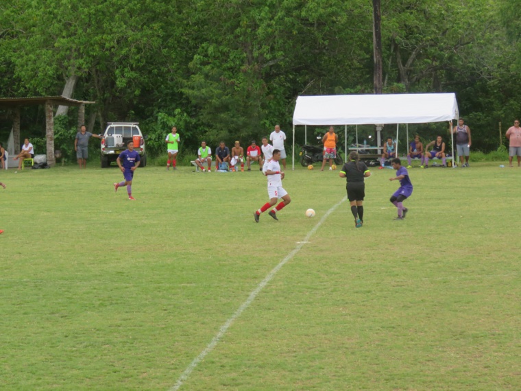 Les joueurs de Tohiea, en blanc, ont concédé les deux points du nul face à Tiare Hinano. Les joueurs de Tohiea, en blanc, ont concédé les deux points du nul face à Tiare Hinano.