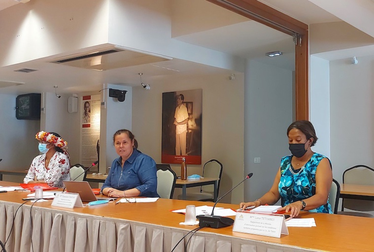 Jeudi, à l'assemblée, Tepuaraurii Teriitahi et Lana Tetuanui, les rapporteures, ont présenté le rapport de la mission d'information. Jeudi, à l'assemblée, Tepuaraurii Teriitahi et Lana Tetuanui, les rapporteures, ont présenté le rapport de la mission d'information.