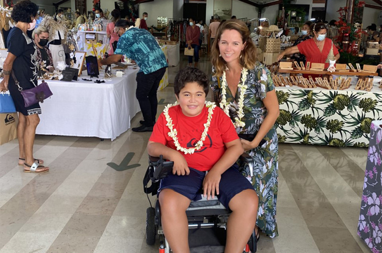 L'entraide au centre du Salon artisanat d'art L'entraide au centre du Salon artisanat d'art