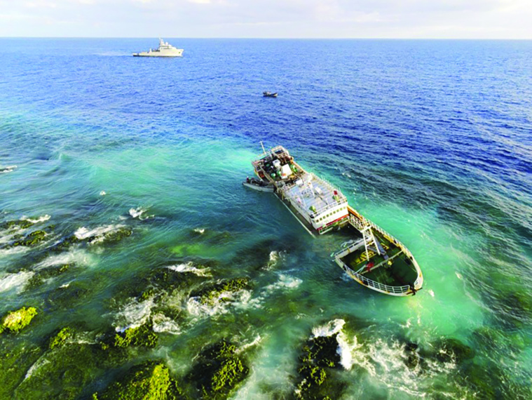 Echouement du palangrier chinois sur l'atoll d'Anuanuranga Echouement du palangrier chinois sur l'atoll d'Anuanuranga