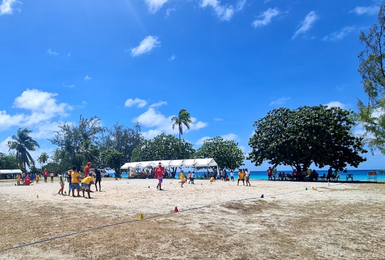 Noël avant l'heure pour les enfants de Rangiroa Noël avant l'heure pour les enfants de Rangiroa