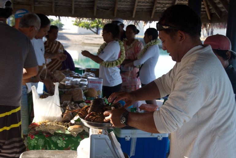 2ème marché à Hao : succès incontestable pour les artisans de Amanu