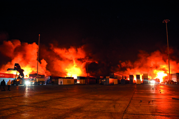 Nouvelles frappes israéliennes sur l'un des principaux ports de Syrie Nouvelles frappes israéliennes sur l'un des principaux ports de Syrie