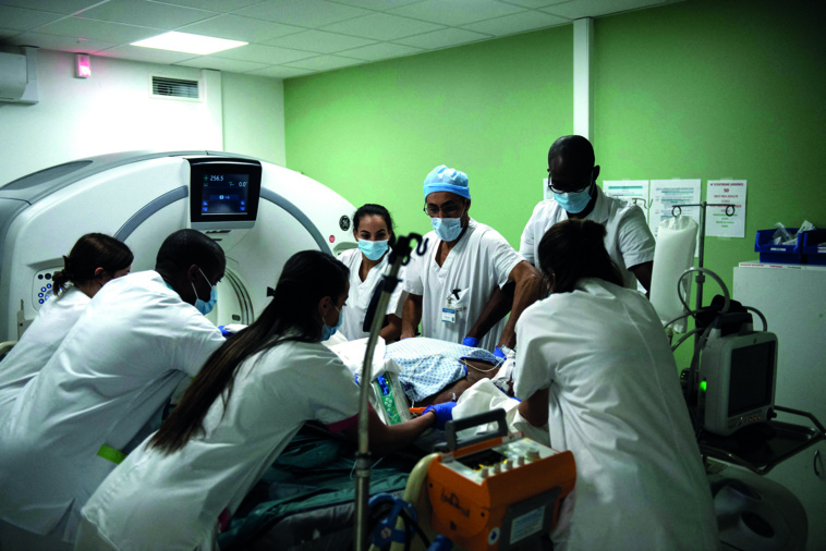 Covid-19 : 180 000 nouveaux cas, un record Covid-19 : 180 000 nouveaux cas, un record