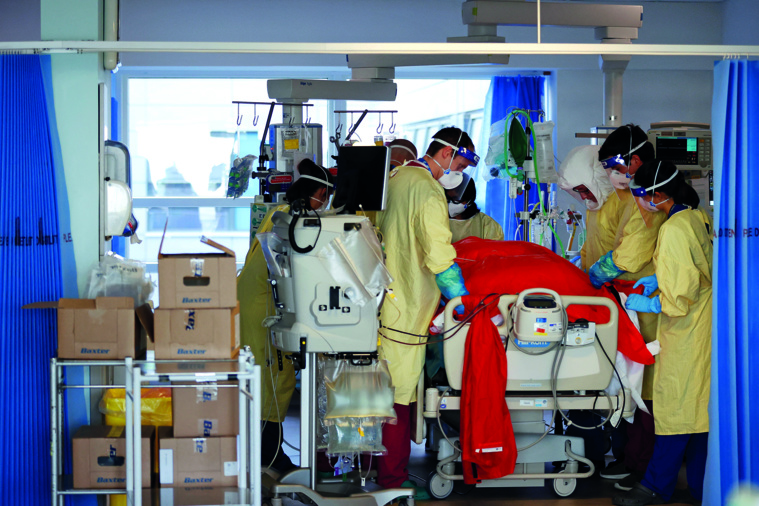 Variant Omicron : Les hôpitaux britanniques  “sur le pied de guerre”