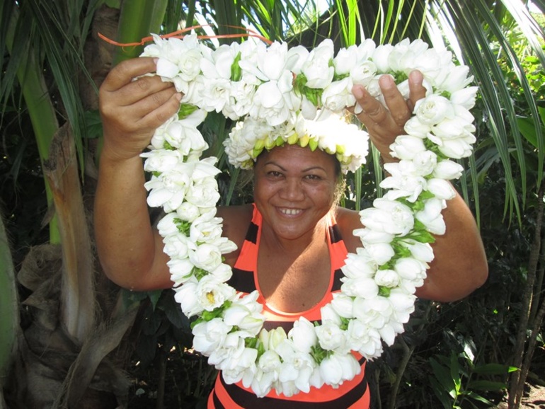 Activité familiale à To’ahotu : Taiana et ses Taina