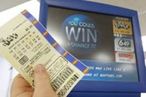 Un Canadien gagne le gros lot et... redonne tout à des oeuvres de charité Un Canadien gagne le gros lot et... redonne tout à des oeuvres de charité