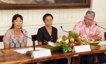 Les ministres de la santé, Béatrice Chansin et de la solidarité, Manolita Ly avec Vincent Dupont de la CPS, ce mardi matin en conférence de presse (Photo Présidence de la Polynésie).