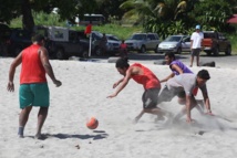 Beachsoccer – un tournoi organisé à Papara en hommage à Gen Imai Beachsoccer – un tournoi organisé à Papara en hommage à Gen Imai