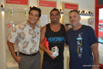 Tunui Sorman et Xavier Ouhadda ont reçu ce jour leurs cadeaux des mains de Patrick Moux Tunui Sorman et Xavier Ouhadda ont reçu ce jour leurs cadeaux des mains de Patrick Moux