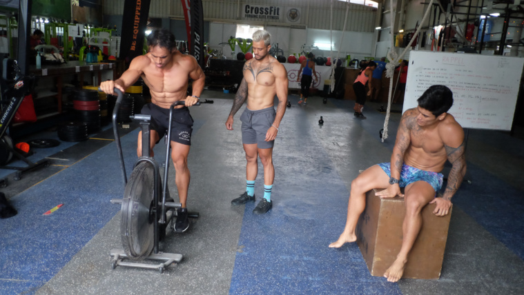 Les Nahiti Broz avec Vaihau Bottari, Yves Tehau et Teremu Touatekina lors de leur préparation pour le Wodapalooza. Les Nahiti Broz avec Vaihau Bottari, Yves Tehau et Teremu Touatekina lors de leur préparation pour le Wodapalooza.